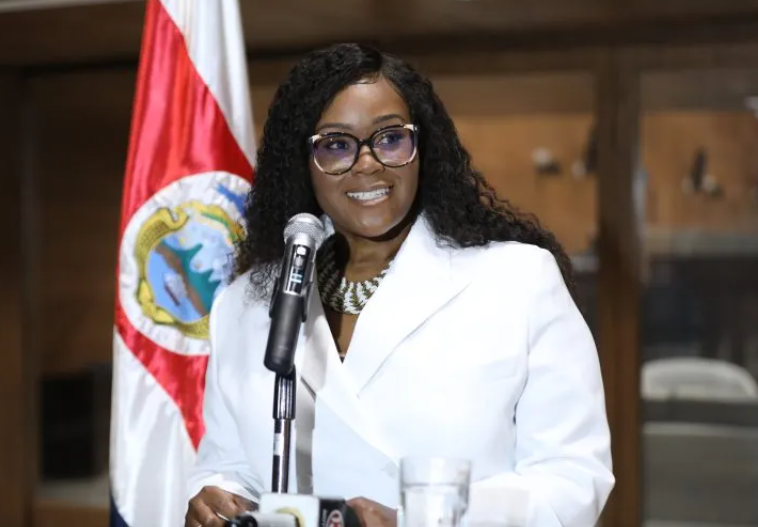 Defensora de los Habitantes, Angie Cruickshank.