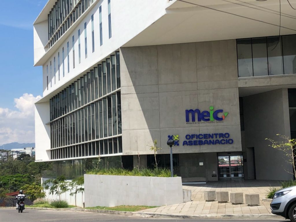 Fotograf&iacute;a de fachada de un edificio