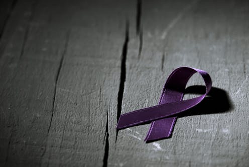 Lazo color morado de la violencia de g&eacute;nero
