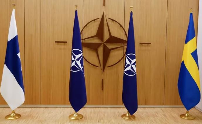 cuatro banderas en l&iacute;nea