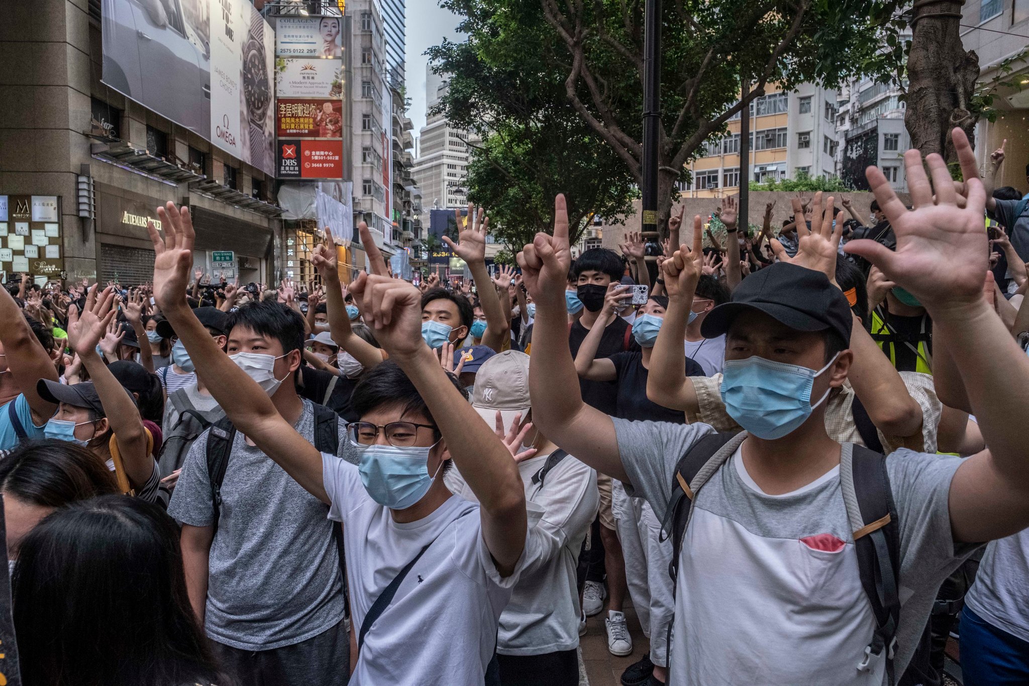Manifestantes protestan  en Hong Kong
