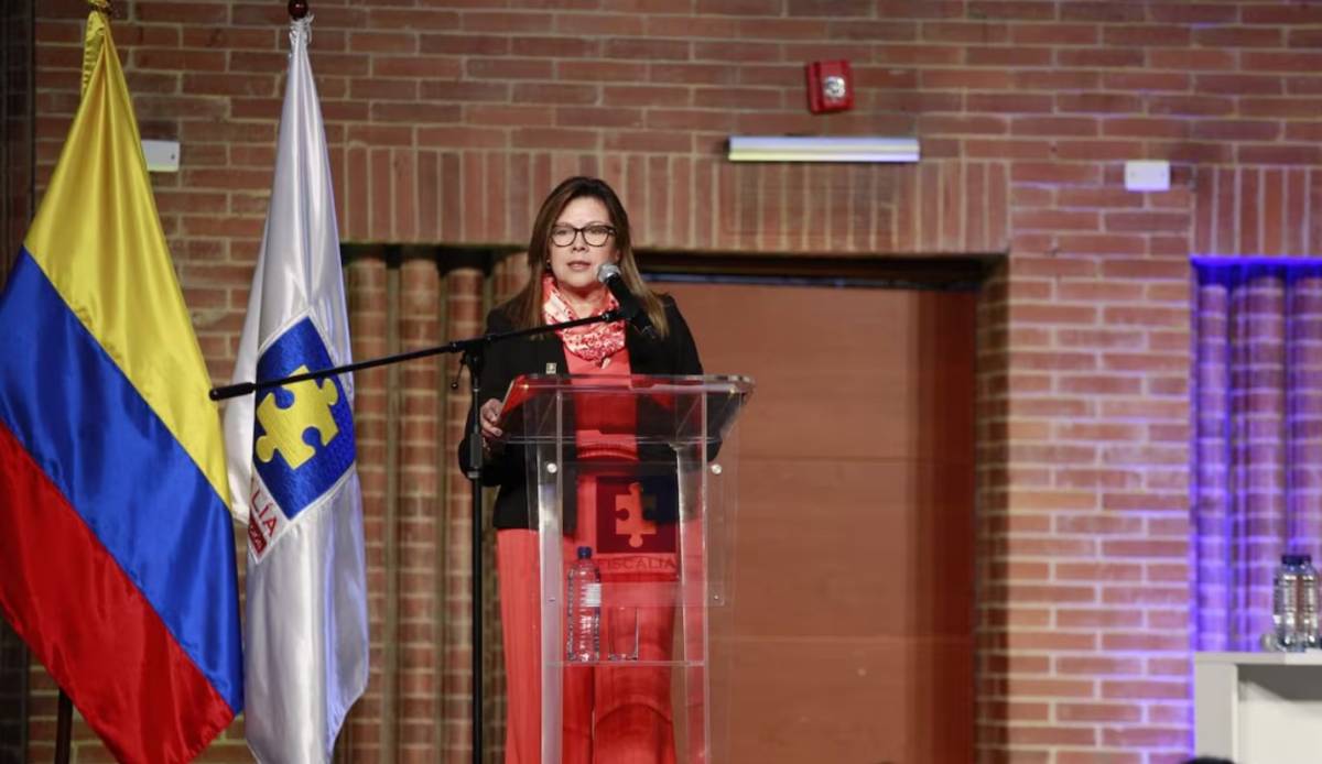 Luz Adriana Camargo, que investig&oacute; la &lsquo;parapol&iacute;tica&rsquo; en Colombia, dijo que establecer las responsabilidades de empresarios en la guerra ser&aacute; una prioridad