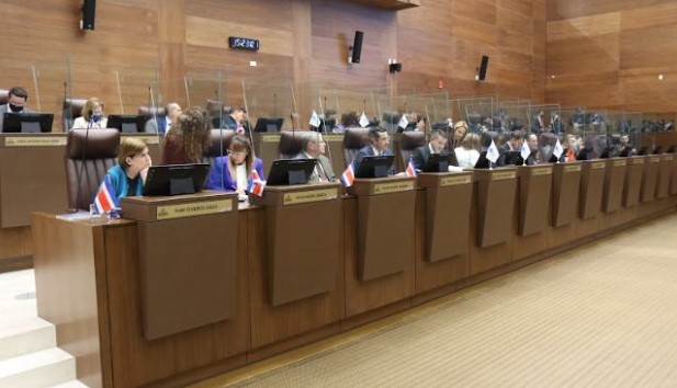 Grupo de Parlamentarios en sus curules