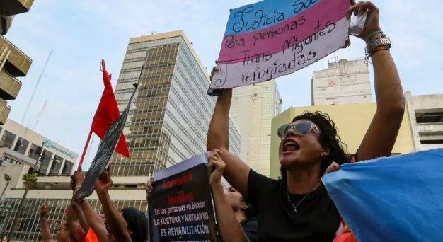 Una marcha LGTBI en Guayaquil denuncia torturas a mujeres trans en c&aacute;rceles de Ecuador