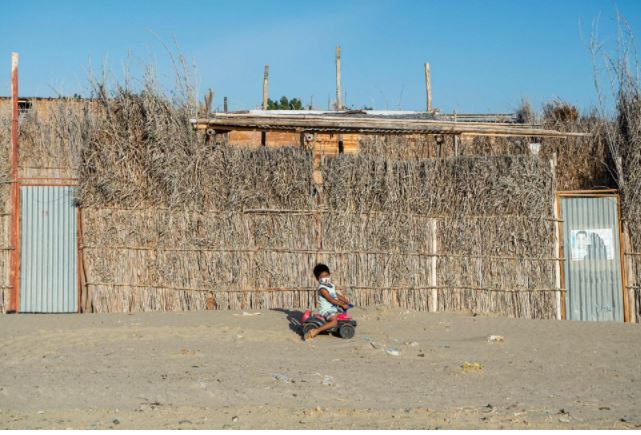 El cambio climático deja miles de migrantes en Perú, ahora duermen en el desierto