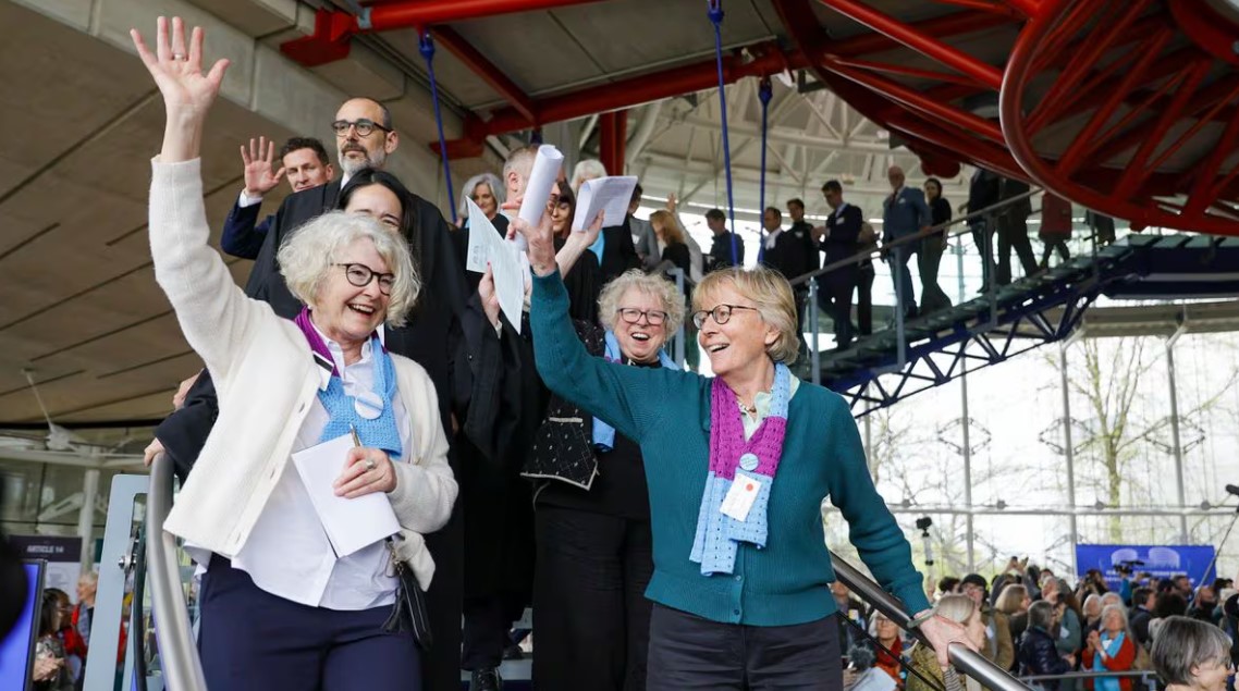 Activistas de la Asociación Suiza de Mujeres Mayores por el Clima